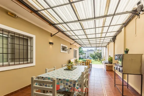 Casa 5 Amb Con Cochera Pileta Quincho Luminosa En Caseros