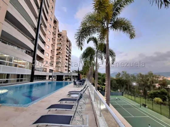 Apartamento De 380m2 Con Espectacular Vista En Un Lugar De Ensueño, Rodeado De Naturaleza En Medio De La Ciudad, En La Mejor Zona Del Norte De Valencia