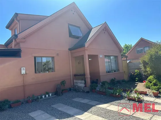 Casa En Venta De 3 Dorm. Chicureo Poniente Brisas Norte