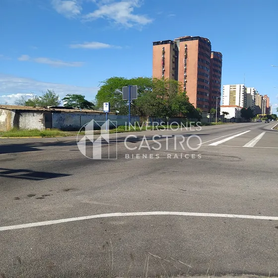 Terreno En Venta, 7.200m2. Ubicado En Av. Las Americas Frente A Traki, Alta Vista Pto. Ordaz