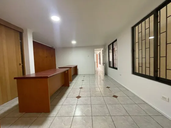 Se Arrienda Inmueble Con Oficinas Para Empresas