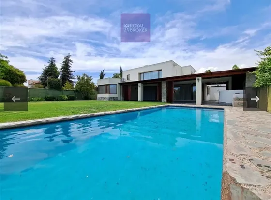 Casa En Arriendo De 4 Dorm. En Colina