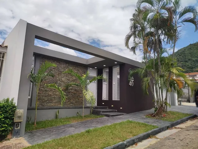 Casa En Venta Ubicada En Urb Trigal Sur Calle Cerrada 