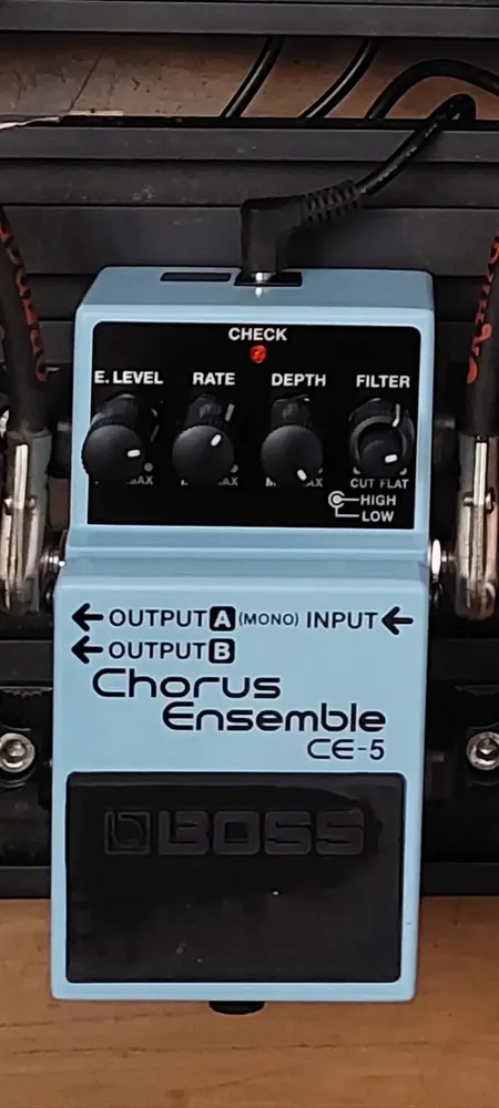 Pedal de efeito Boss Chorus Ensemble CE-5 azul-celeste | Frete grátis