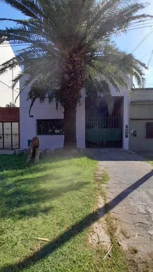 Galpon Sobre Avenida Con Entrepiso Muy Bueno