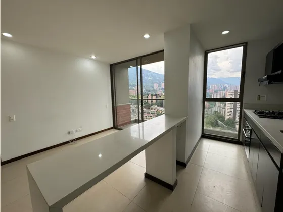 Venta Apartamento Altos Del Poblado, Vista Ciudad, Piso Alto.