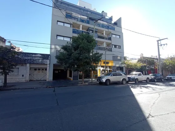 Cochera En Barrio General Paz - Lugar Estratégico