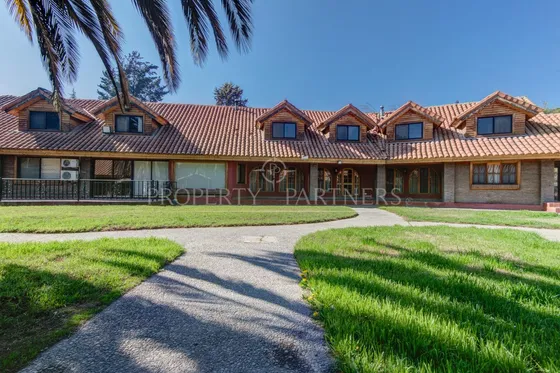 Estupenda Casa Estilo Chilena Ubicada En Excelente...