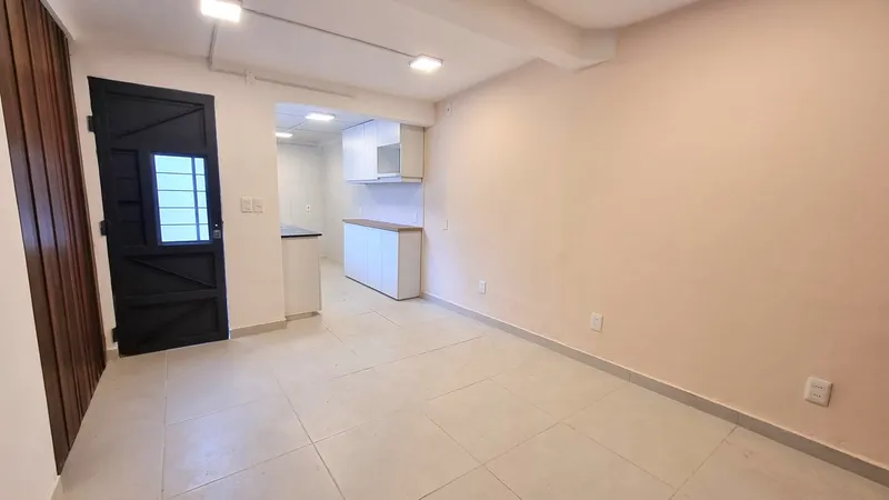 Todo Reciclado A Estrenar, Con Patio, A 2 De Br Artigas