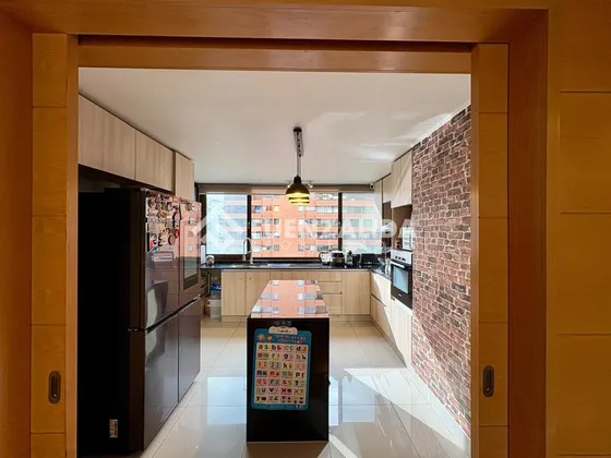 Luminoso Departamento En Venta De 2 Dorm. En Las Condes
