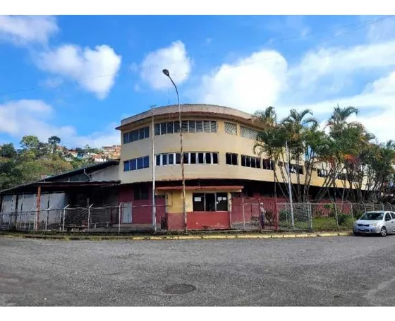 Se Alquila Galpón De 2.000m2, Via San Pedro De Los Altos,  Los Teques
