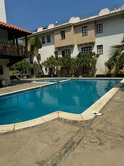 Apartamento Duplex En Alquiler En Pueblo Viejo. Entrada Por Lechería