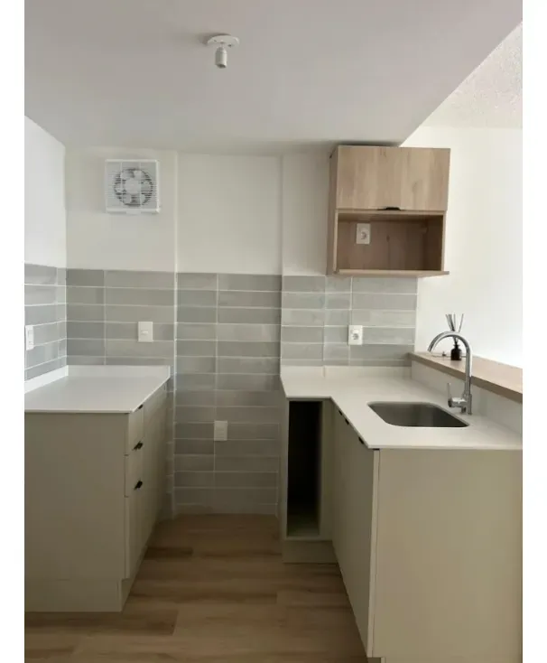 Blanqueada, Un Dormitorio,  Garaje, A Estrenar