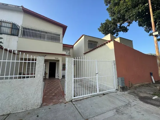 Ludeisi Zerpa 332033, Alquiler De Apartoquinta Amoblada En El Trigal Norte, Valencia