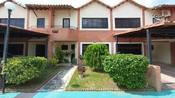 Townhouse En San Diego, Conjunto Residencial La Fuente, Cercano Distribuidor La Cumaca