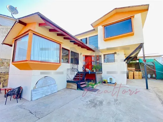 Se Vende Amplia Casa En Quilpue