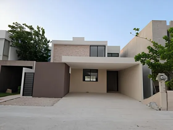 Casa (6) En Venta En Privada Tamora En Conkal