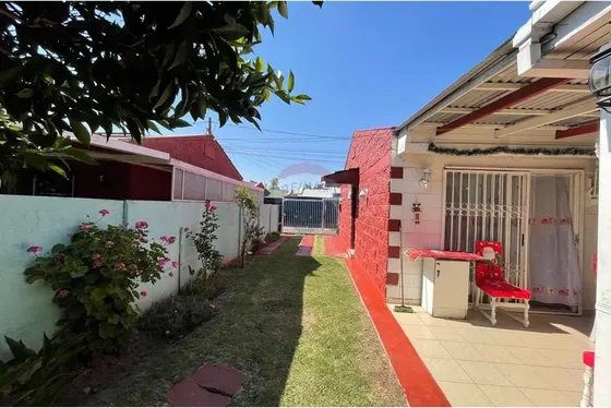 Encantadora Casa En Calle Adolfo Ruiz, Puente Alto