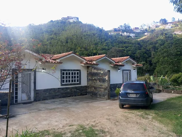 Casa / Venta / San Antonio De Los Altos - Club De Campo / T:452m2 , C:550m2 / 6h-6b-8pe