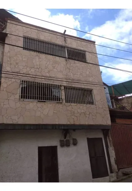 Se  Vende Casa Comercial En Los Magallanes De Catia, 7 Habitaciones 4  Baños, Ideal Para Residencia