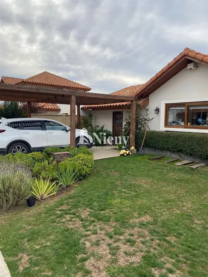 Casa En Venta De 3 Dorm. En Machalí