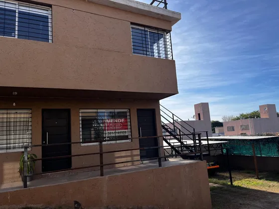 Duplex En Venta En Cuesta Colorada De 2 Dormitorios - Av Las Acacias