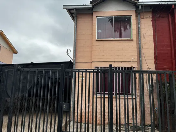 Amplia Propiedad En Arriendo, En Pasaje Mario Riquelme 