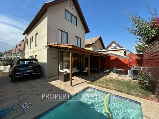 Venta De Hermosa Casa En Condominio En Peñalolén