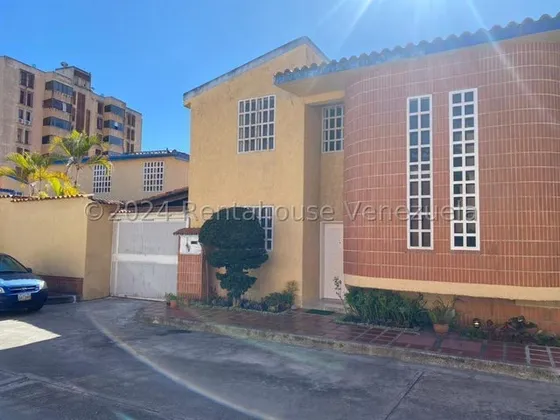 Apartamento En Venta Estilo Townhouse Urbanización Santa Maria Los Teques Fanny Calderon Rentahouse 
