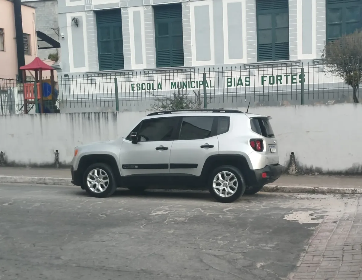 Jeep Renegade 2018 1.8 Sport Flex 5p — foto 9