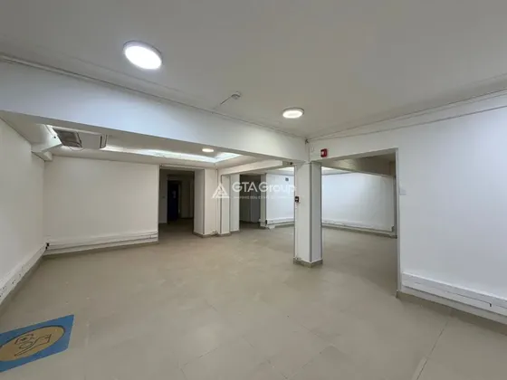 Arriendo De Local Comercial 1.788 M. Los Leones.