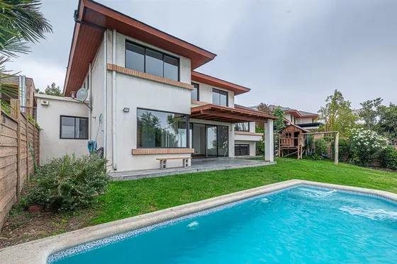 Casa En Venta De 5 Dorm. En Las Condes