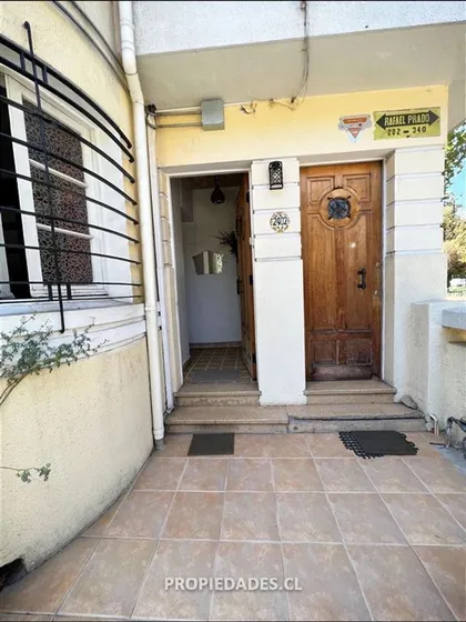 Casa En Venta De 8 Dorm. En Ñuñoa