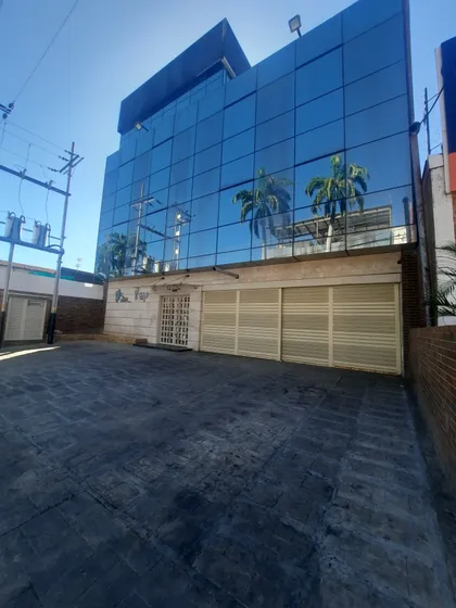 Yannet Inmuebles Vende Edificio Comercial En El Viñedo