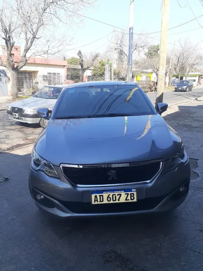 Peugeot 301 1.6 Allure Plus