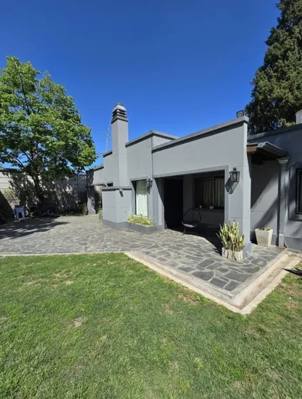 Espectacular Venta Casa De Tres Dormitorios En Parque Leloir