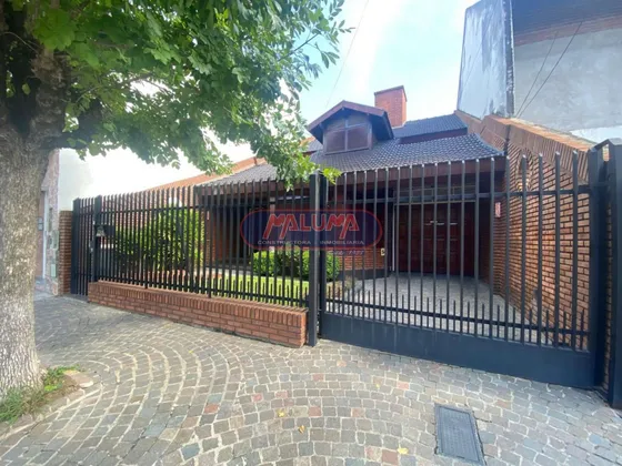 Casa En Venta En Liniers
