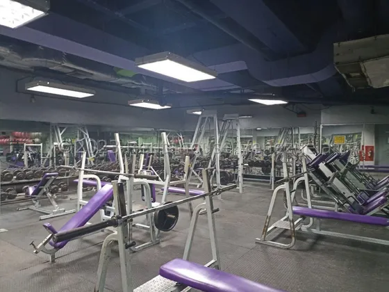 Fondo De Comercio En Venta Urb. El Valle, Caracas. 24-5932 Yf