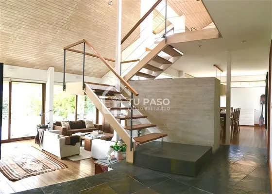 Casa En Arriendo De 6 Dorm. En Lo Barnechea