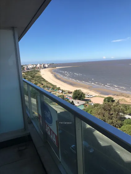 Apartamento 2  Dormitorios En Alquiler Sobre Rambla