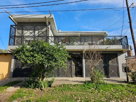Venta Casa 6 Ambientes  Pontevedra Con Cochera