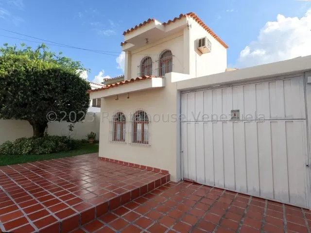 Sara Pastran De Rent A House Vende Hermosa Casa En Santa Elena Sin Fallas De Agua Espaciosa Código 25-4147 Sps