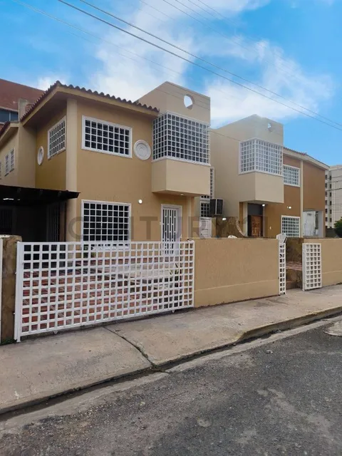 Conjunto Residencial Nueva Etruria, Amplia Casa Con Anexo