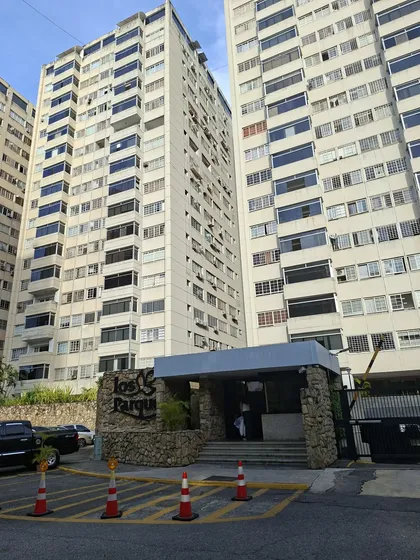 Zg Magnífico Apartamento Remodelado En Calle Cerrada Con Vigilancia Cod 27-5445