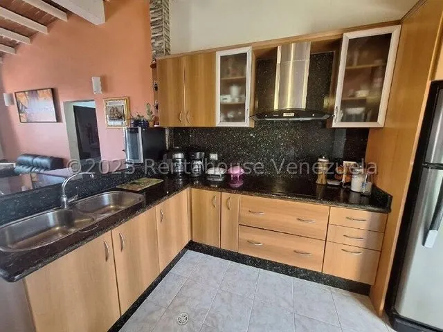 Mayra Lara Rah Vende Amplia Casa En Urbanización Roca Nostra, Cabudare, 3 Hab, 3 Baños, Vigilancia Privada, Parque Infantil,  Salón De Fiestas