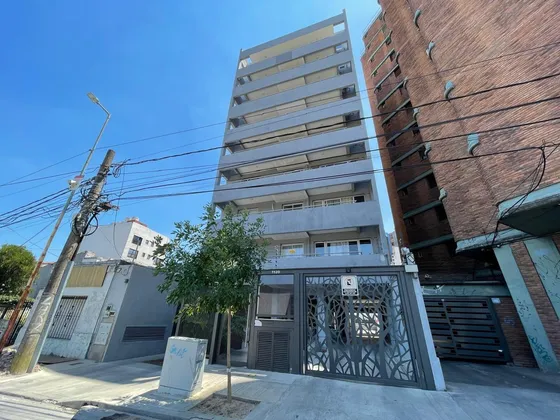 Morón Norte, Monoambiente Con Cochera Y Balcón