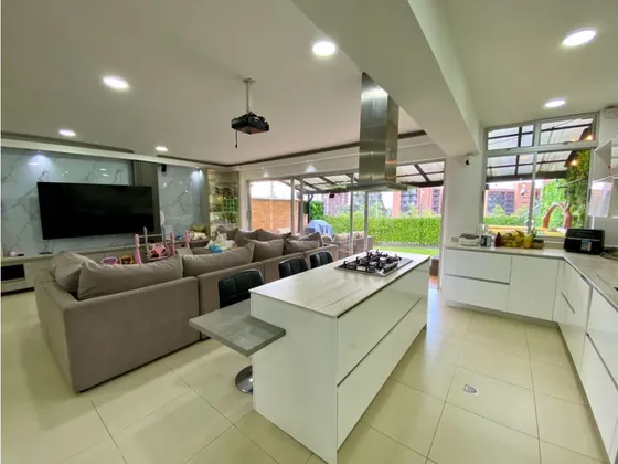 Vendemos Casa Tranversal Superior - El Tesoro