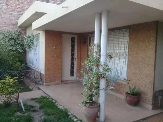 Casa En Venta - 5 Dormitorios 5 Baños - Cochera - 300mts2 - La Falda, Córdoba