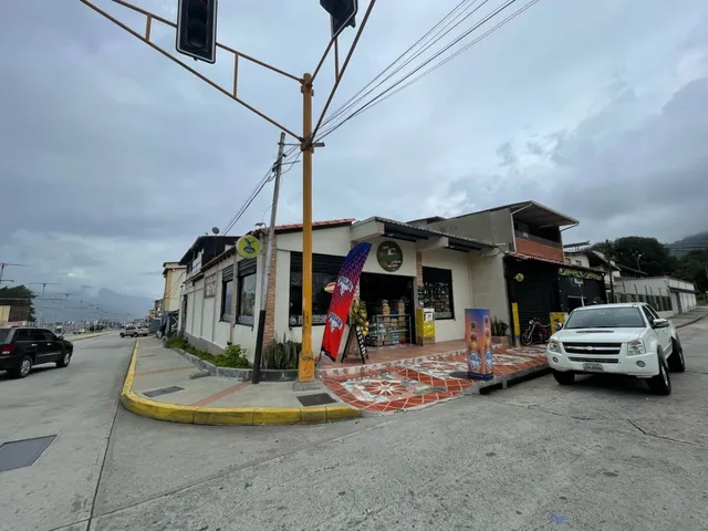 Se Vende Propiedad De 390 M² En Av. Don Tulio. Calle 36 Alto Tránsito, Ideal Para Licorería, Abasto O Bar. Local Operativo Con Licencias, Inventario, Cámaras, Internet Y Casa, Precio Negociable.