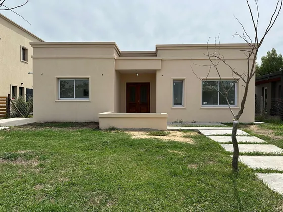 Casa A Estrenar Una Planta Santa Emilia Lote Interno Dueno Directo